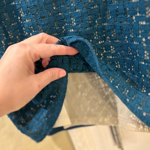 Size Small teal top with tan/cream underlay Ann Taylor‎ - Picture 3 of 4